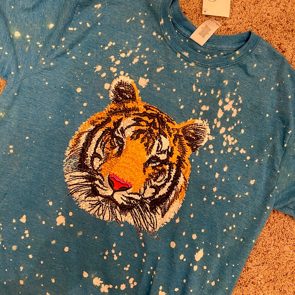 tiger tee
